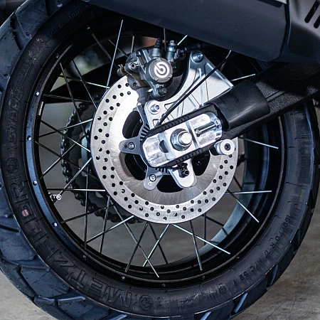 Мотоцикл QJ SVT 650X (черный/зеленый) 2026г