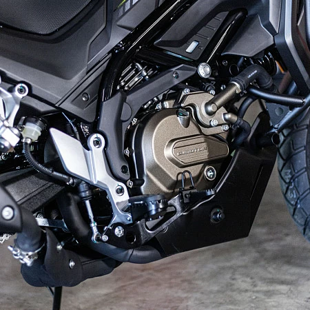 Мотоцикл QJ SVT 650X (черный/зеленый) 2026г